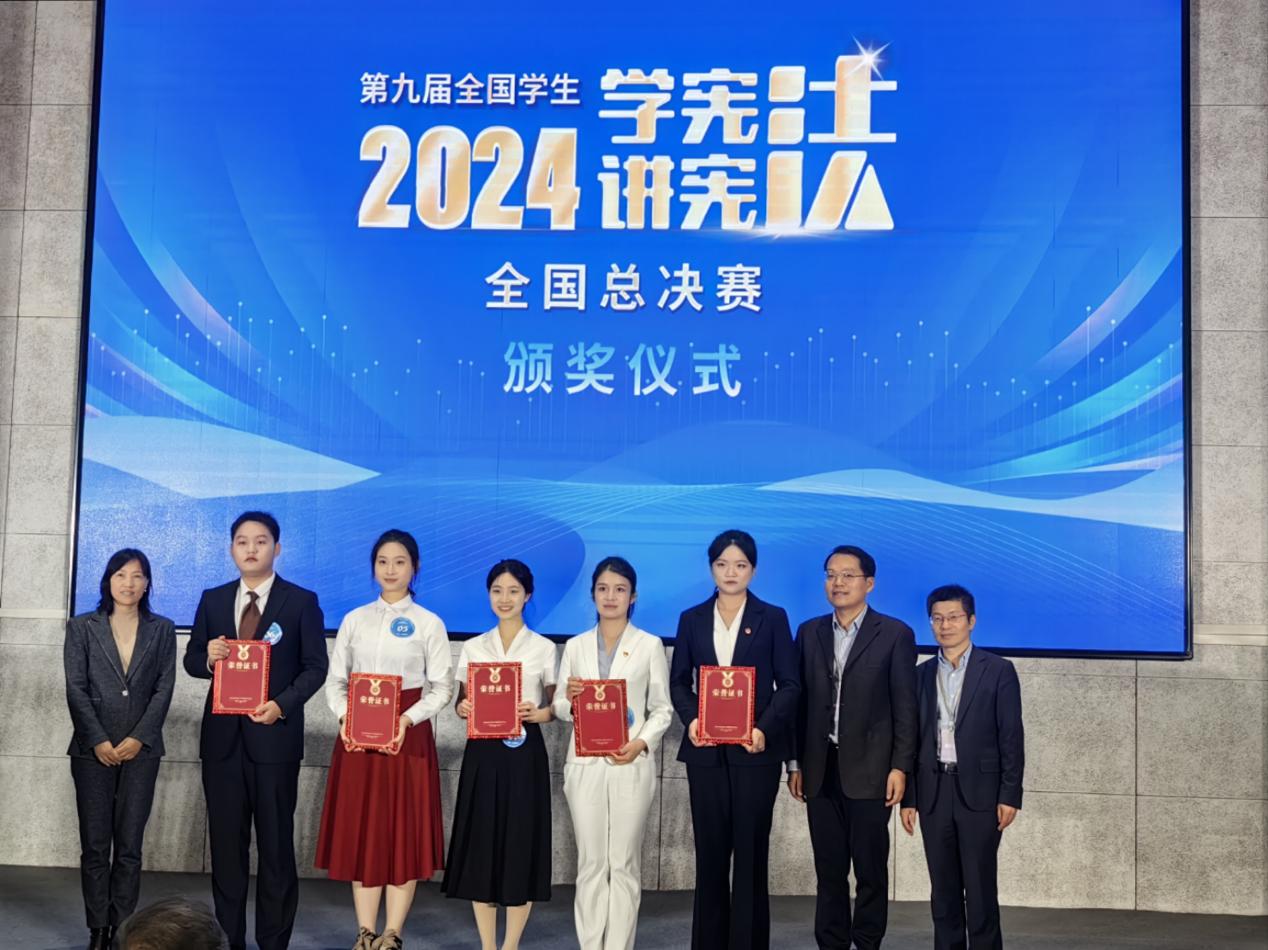 图为一等奖选手颁奖仪式,右四为项梦云