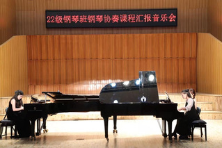 《钢琴协奏》课程汇报音乐会成功...
